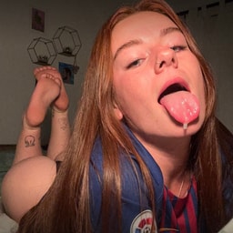Lena 🍑 18yo